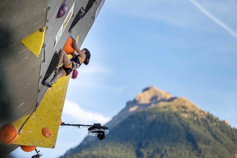 ashima shirashi competing in sport climbing