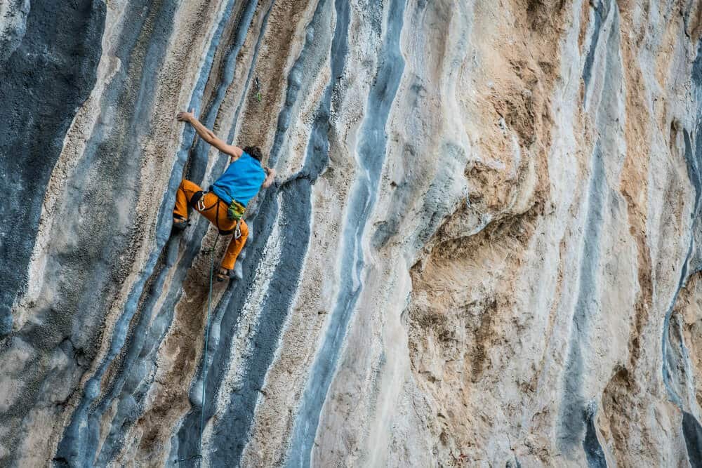 mqle climbing pinching whilst climbing tufas