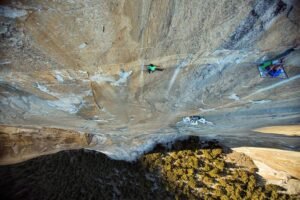 tommy caldwell on the crux pitch of the dawn wall, el capitan, yosemite