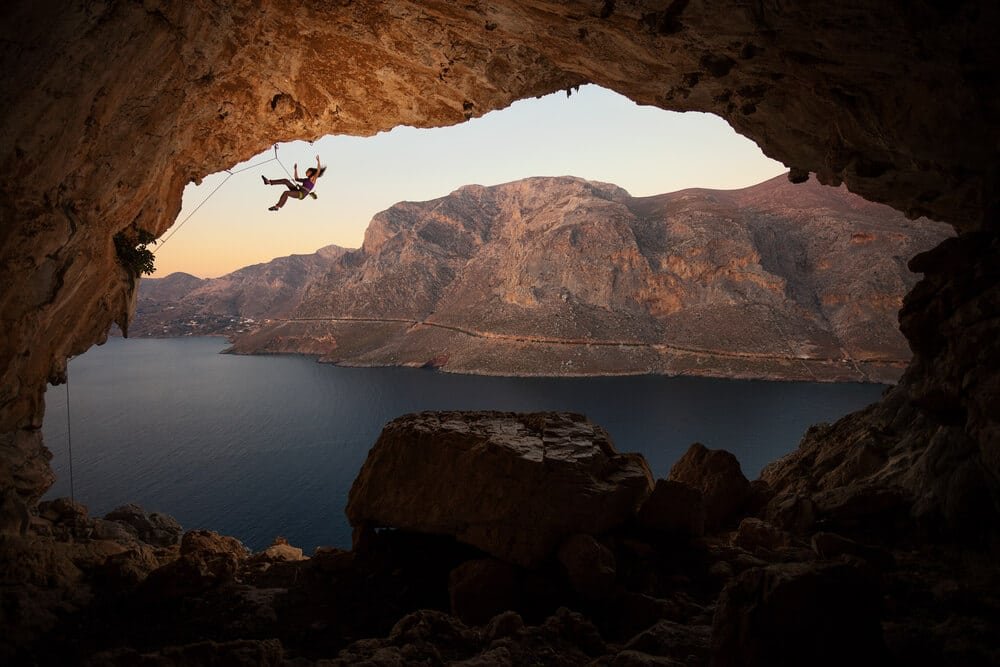 climber on roof in cave falling